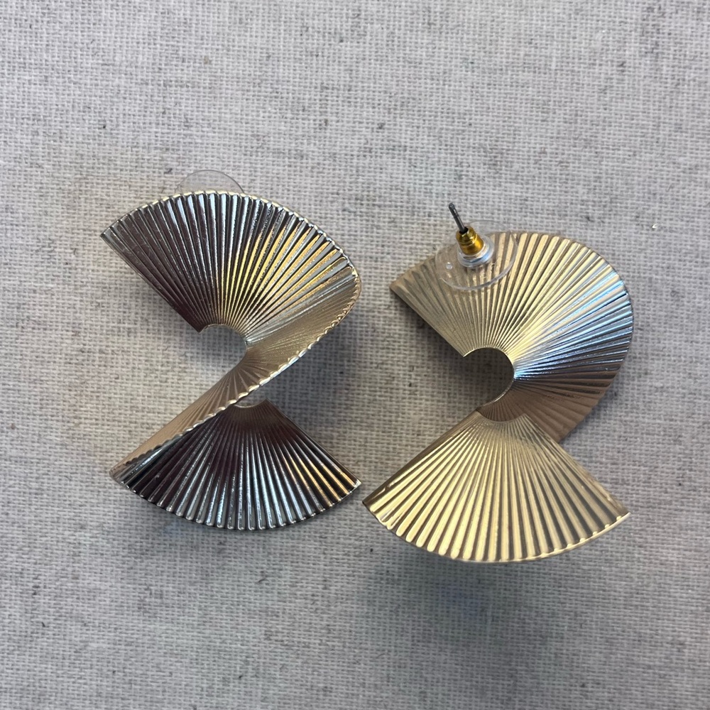 Large Gold Tone Statement Fan Earrings - Picture 7 of 7